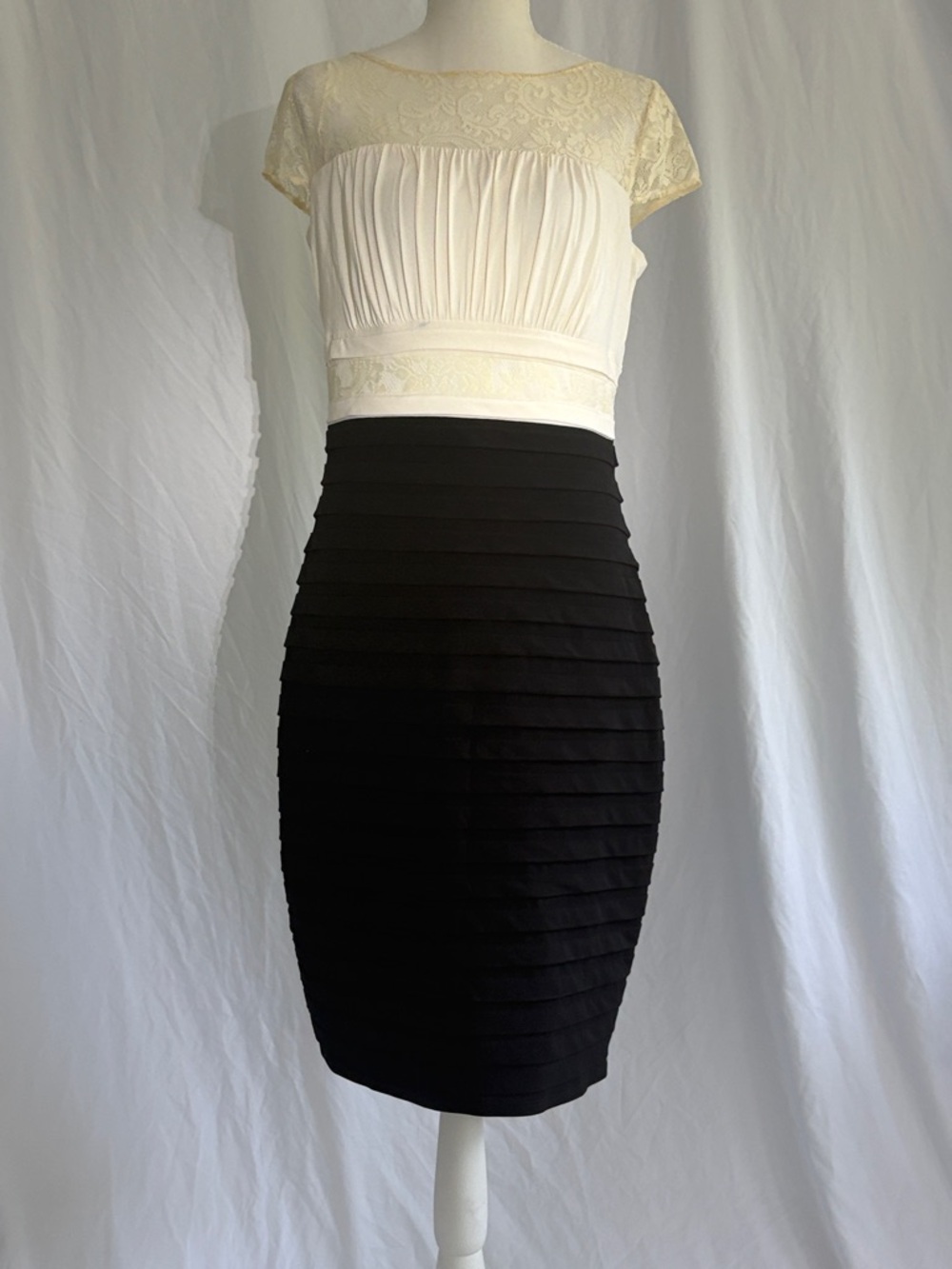 Two-Tone Ivory Lace Top Black Bandage Skirt Dress